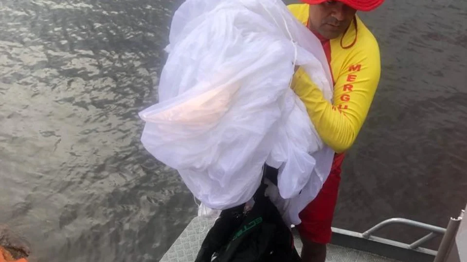 Grupo de paraquedistas é surpreendido em pleno salto por temporal em Manaus; dois estão desaparecidos
