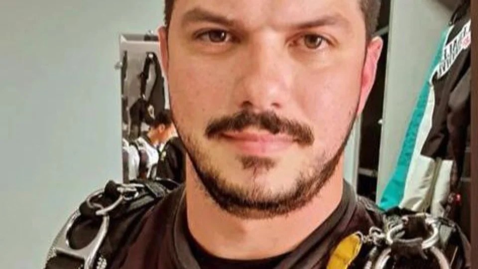 Buscas por advogado que está entre paraquedistas desaparecidos continuam