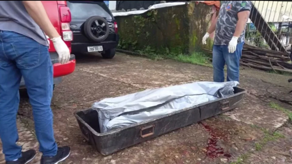 Cadáver é encontrado às margens do Rio Negro