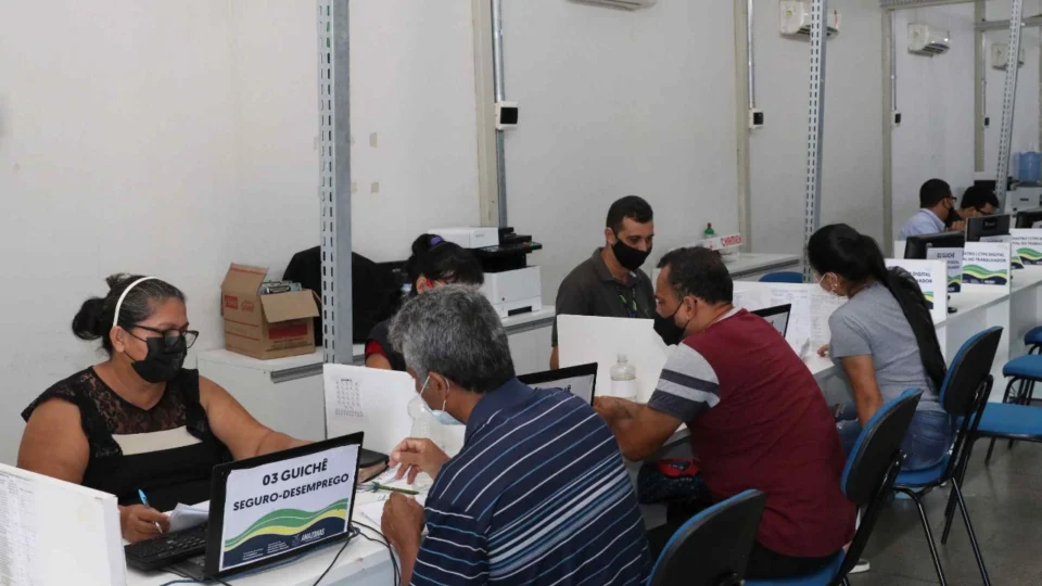 Está desempregado? Confira mais de 100 vagas de emprego para esta quarta