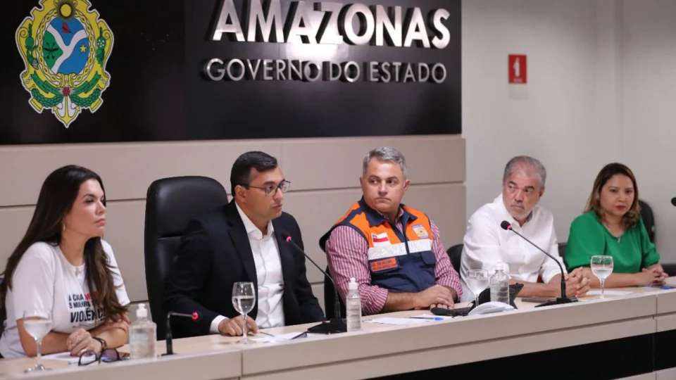 Wilson Lima beneficia famílias afetadas pela cheia com auxílio da Operação Enchente 2022