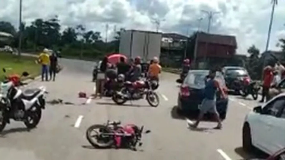 Entregador morre em acidente com duas motos; veja vídeo