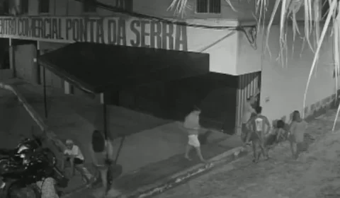 Mulher desacordada é estuprada após ser deixada em rua; VEJA VÍDEO