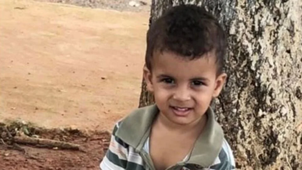 Criança de 3 anos morre esmagado por bancada de mármore em igreja