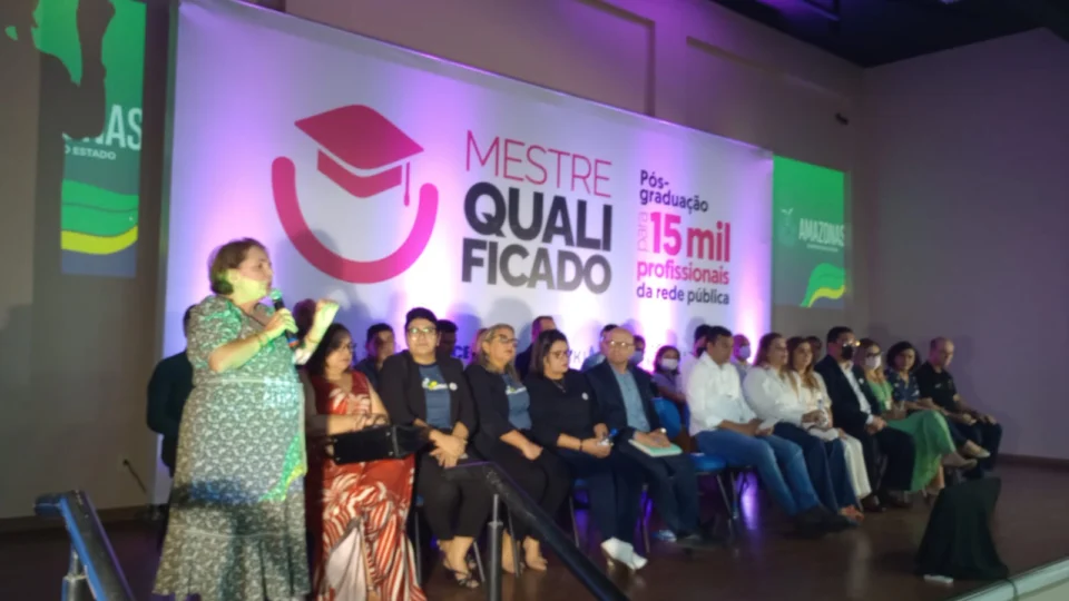 Edital de pós-graduação gratuita é lançado para 15 mil professores do Amazonas