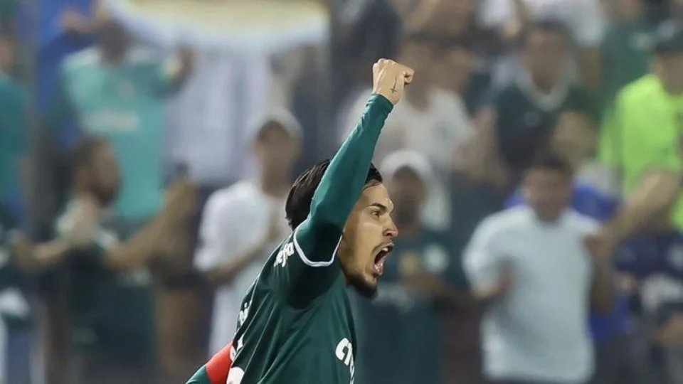 Palmeiras domina e faz 3 a 0 no Corinthians pelo Brasileirão