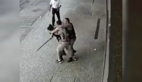 Câmeras flagram lutador de jiu-jitsu agredindo PMs; veja vídeo