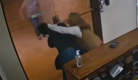 Moradora de prédio de luxo ofende e agride cozinheira: “Negra esquisita”; veja vídeo