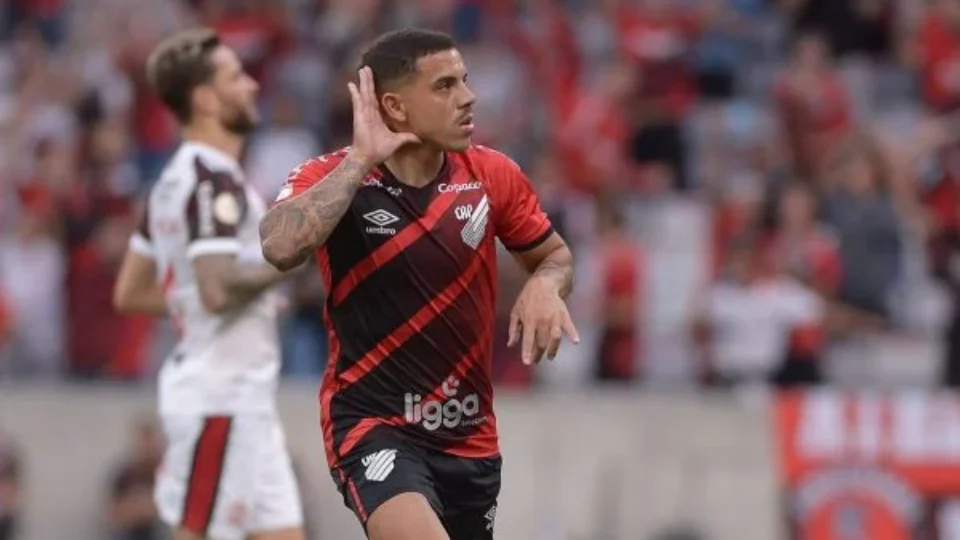 Terans marca de pênalti e Athletico-PR derrota Flamengo por 1 x 0