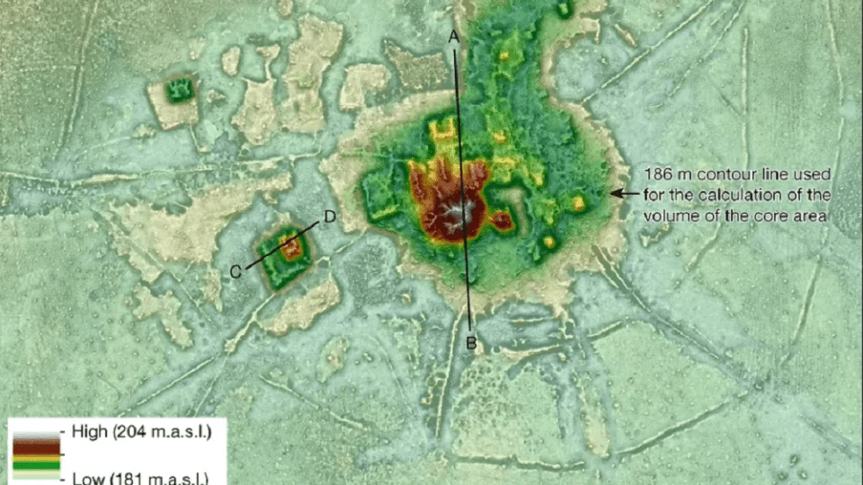 Idoso joga gasolina na ex-companheira  dentro de loja
