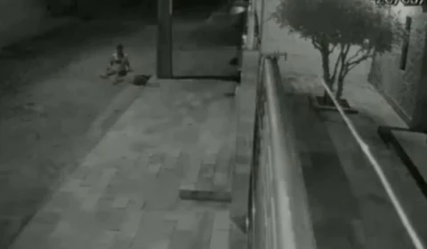 VEJA VÍDEO: homem leva choque e cai de poste ao tentar furtar fios