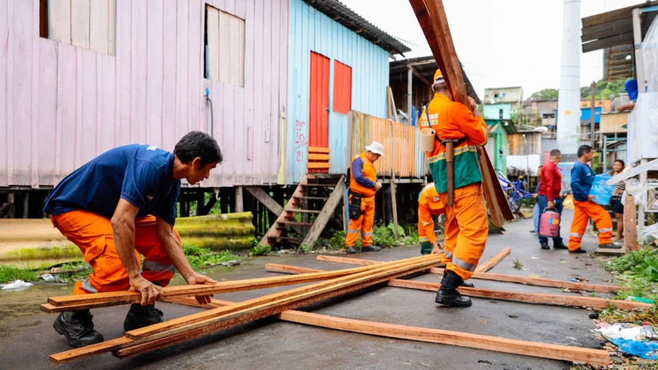 Construção de pontes provisórias inicia nesta segunda e dá acesso às feiras do Centro