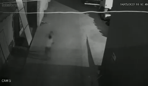 VEJA VÍDEO: mulher luta com colega de trabalho armado para escapar de estupro