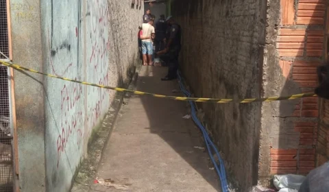 Homem morre e o outro agoniza em beco no Japiim
