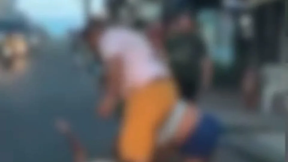 Grávida de 3 meses é arrastada e espancada em asfalto