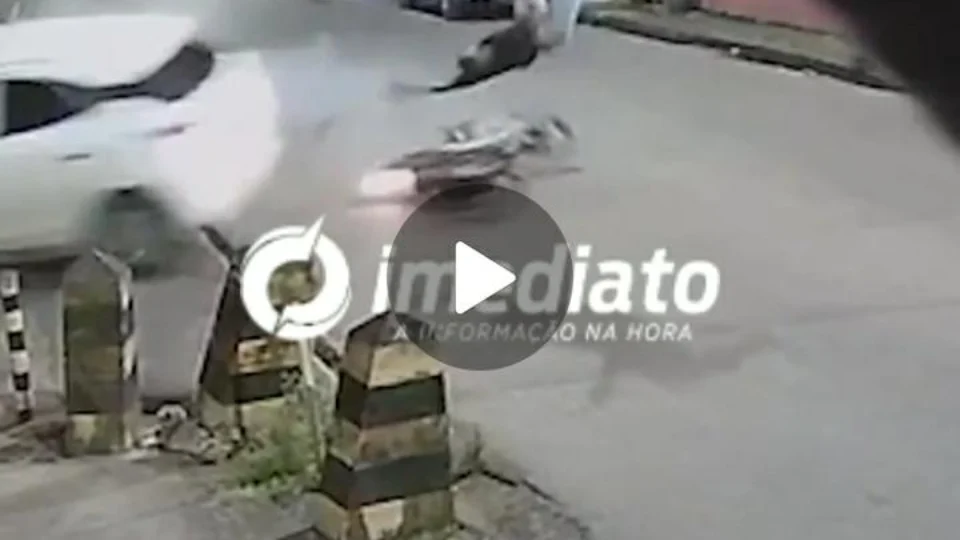 VEJA VÍDEO: motociclista é arremessado em acidente na zona Centro-Oeste