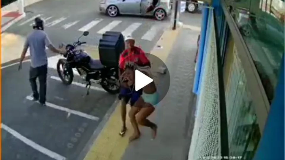 VÍDEO: veja momento em que mulher é agredida e sequestrada em via pública