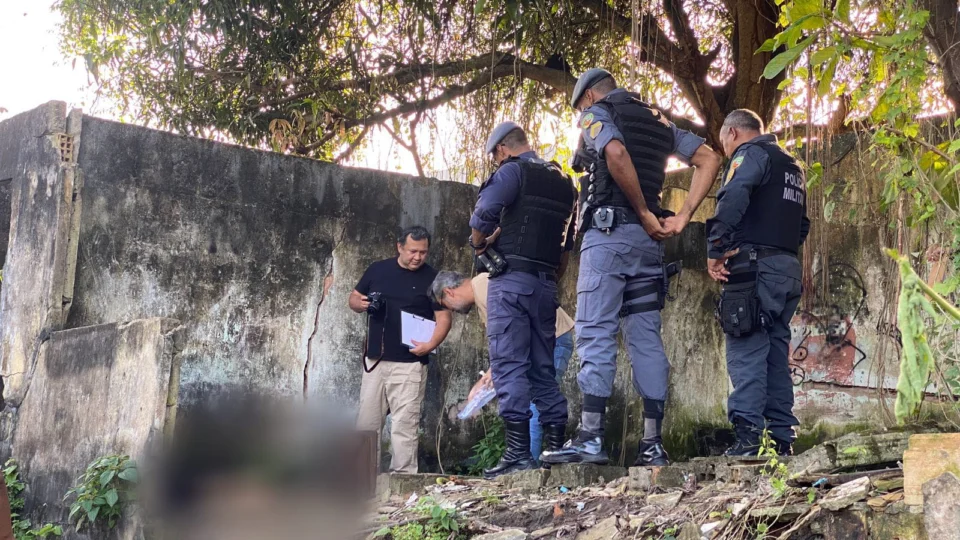 Homem é morto a tiros em construção abandonada no São Francisco