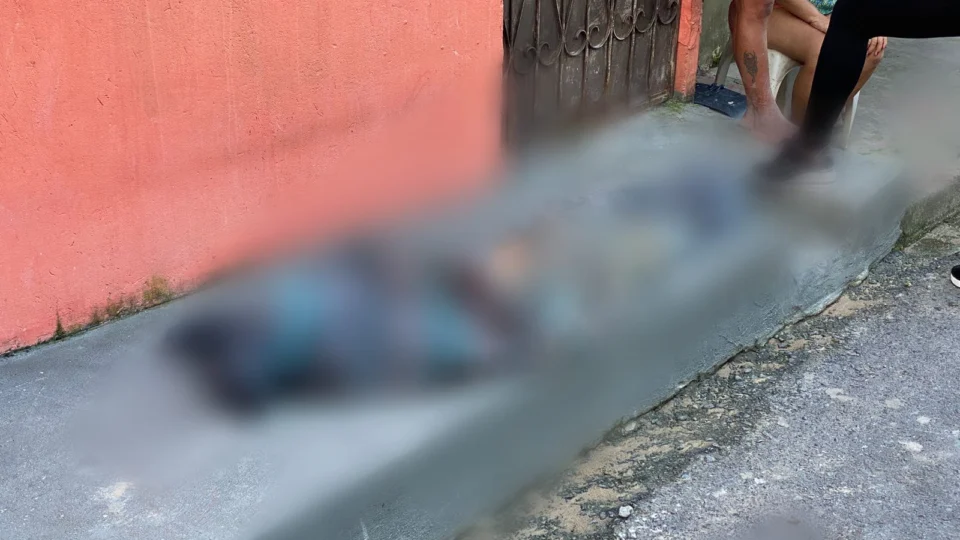 Tragédia: mulher é morta a facadas no Jorge Teixeira