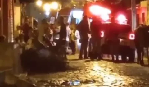 Adolescente esfaqueia ‘amigo’ durante noite em praça