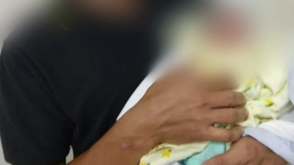 Mãe tenta vender bebê por 400 reais e foge do hospital após parto no AM