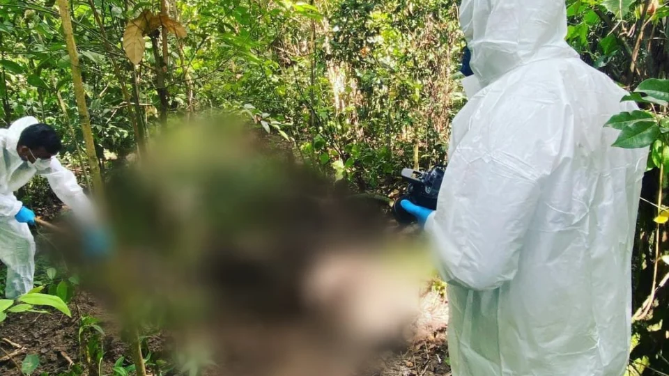 Corpo de jovem é encontrado em cova rasa com sinais de violência