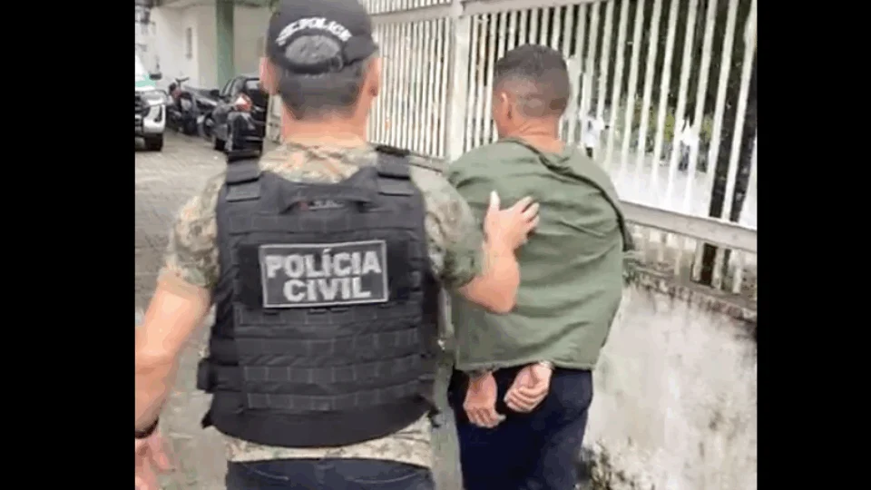 Durante prisão de motorista de aplicativo, casal é reconhecido como assaltante da classe