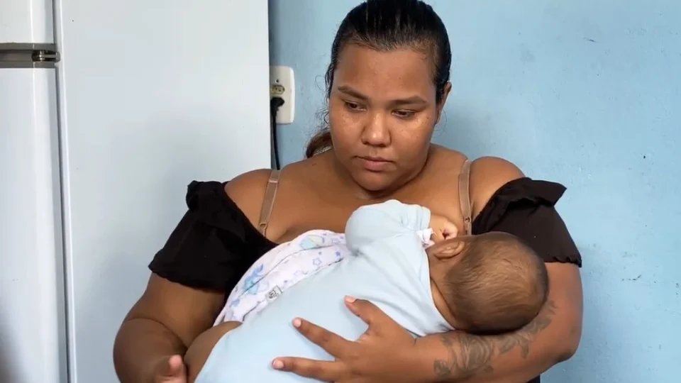 Bebê de 4 meses vai receber tratamento em São Paulo para curar câncer ocular