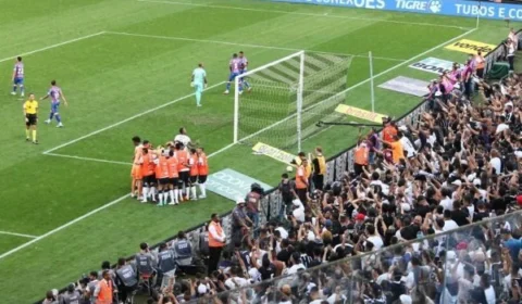 Corinthians vence o Fortaleza e assume a liderança do Brasileirão