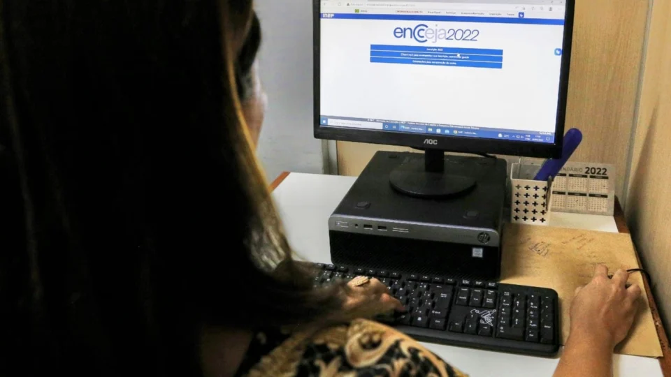 <em>Encceja 2022: exame supletivo nacional tem inscrições abertas até 4 de junho</em>