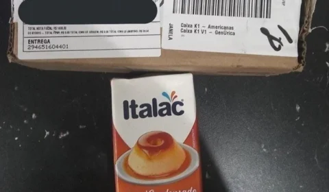 Jovem recebe caixa de leite condensado ao comprar celular pela internet