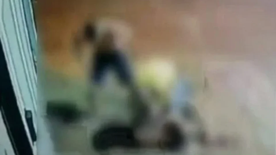 Mecânico perde a visão após ser espancado por dois homens