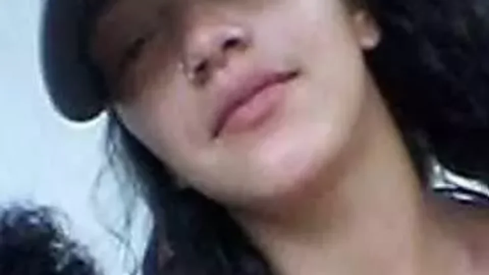 Homem mata mulher a facadas, exibe em rede social e tenta se suicidar