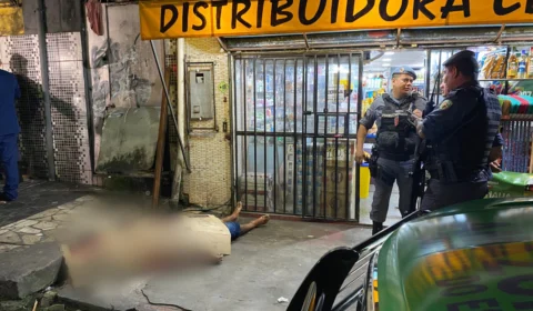 Homem é morto e outro é baleado em rua do Centro de Manaus