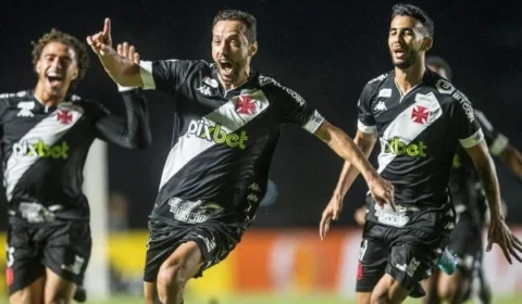 Em noite de Nenê, Vasco vence Brusque e é vice-líder da Série B