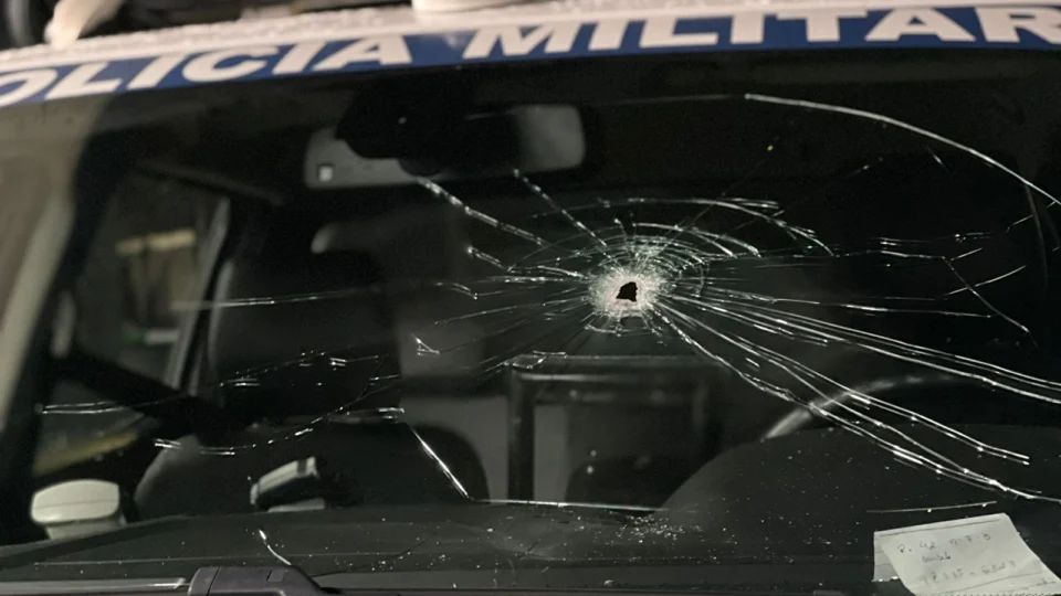 VÍDEO: Após roubar carro e agredir criança de 8 anos, grupo realiza arrastão em Manaus