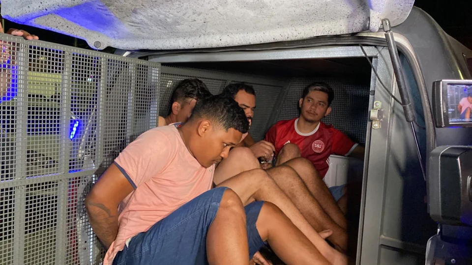 Operação prende grupo por envolvimento em homicídio e porte ilegal de arma de fogo
