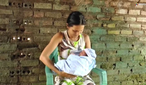 Policial salva bebê de morrer engasgado