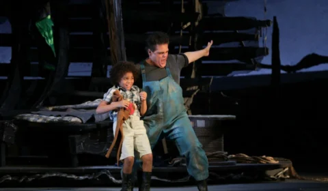 Espetáculo ‘Peter Grimes’ emociona no palco do Teatro Amazonas