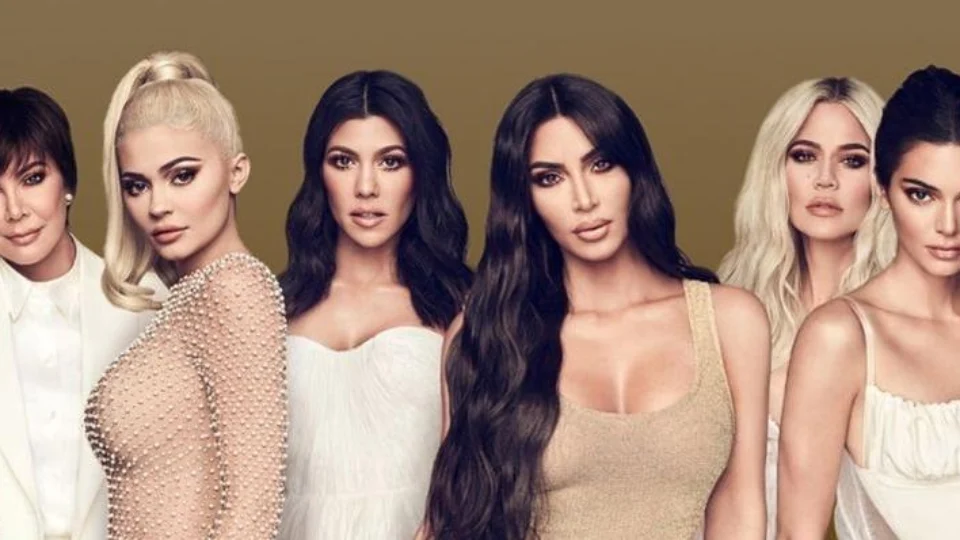 Clã Kardashian vai em peso à Itália para casamento de luxo