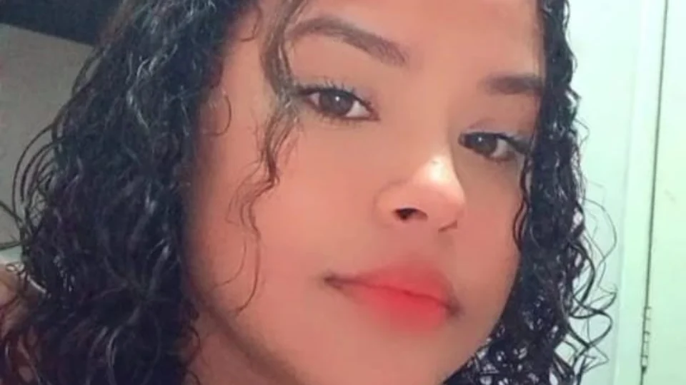 Família solicita ajuda para encontrar jovem desaparecida após sair da escola