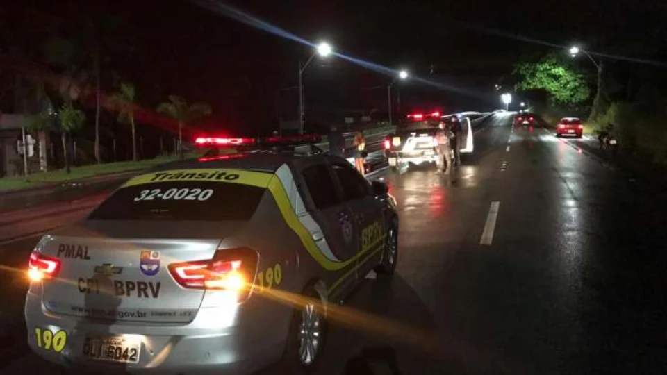 Tragédia: mulher é atropelada com os filhos a caminho da casa da avó