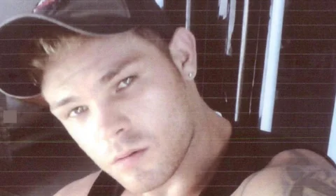 Homem que assassinou mãe com facadas, torturou e matou os tios