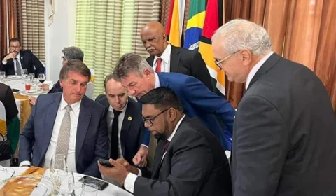 Bolsonaro e governador de Roraima se reúnem com presidente da Guiana para discutir obras de infraestrutura