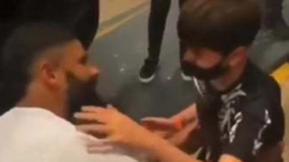 Hulk homenageia torcedor mirim que morreu após luta contra câncer