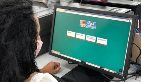 Bolsa Idiomas e Pós-Graduação divulgam classificação geral dos inscritos nesta quinta