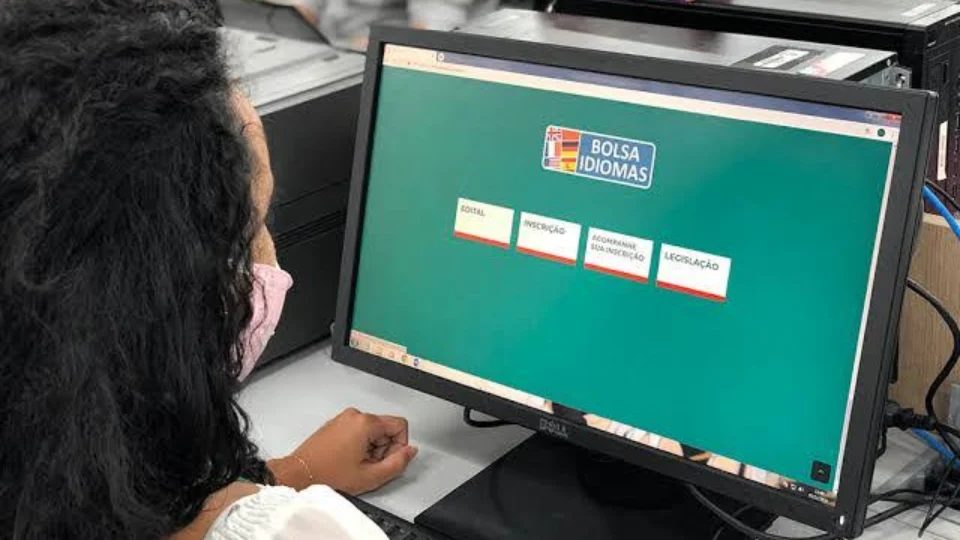 Bolsa Idiomas e Pós-Graduação divulgam classificação geral dos inscritos nesta quinta