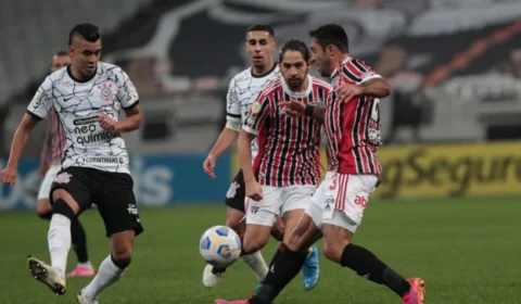 Corinthians empata com o São Paulo e mantém liderança do Brasileirão