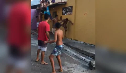 VEJA VÍDEO: suposto assaltante é espancado por moradores no AM