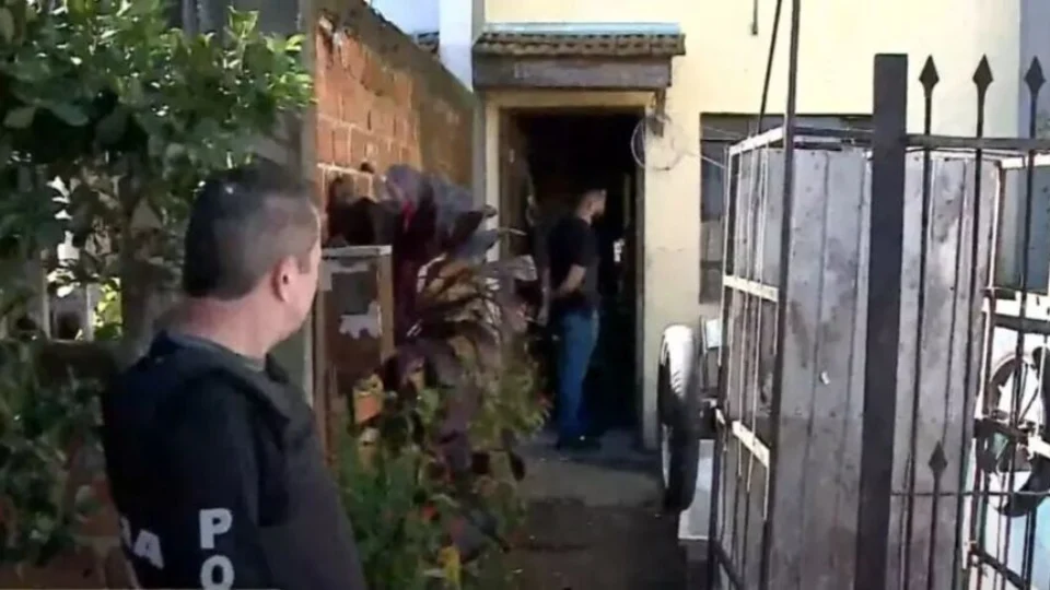 Mulher é presa suspeita de torturar e matar filha deficiente